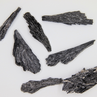 Kyanite noire ( pointes)